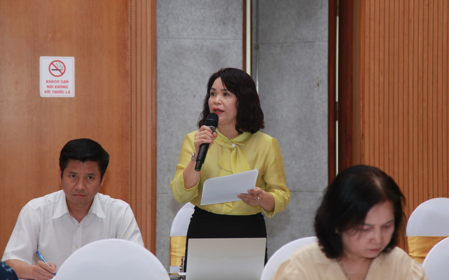 Cô Đỗ Thị Mai - Hiệu trưởng Trường Tiểu học Trung Yên (Hà Nội) nêu ý kiến tại hội thảo.