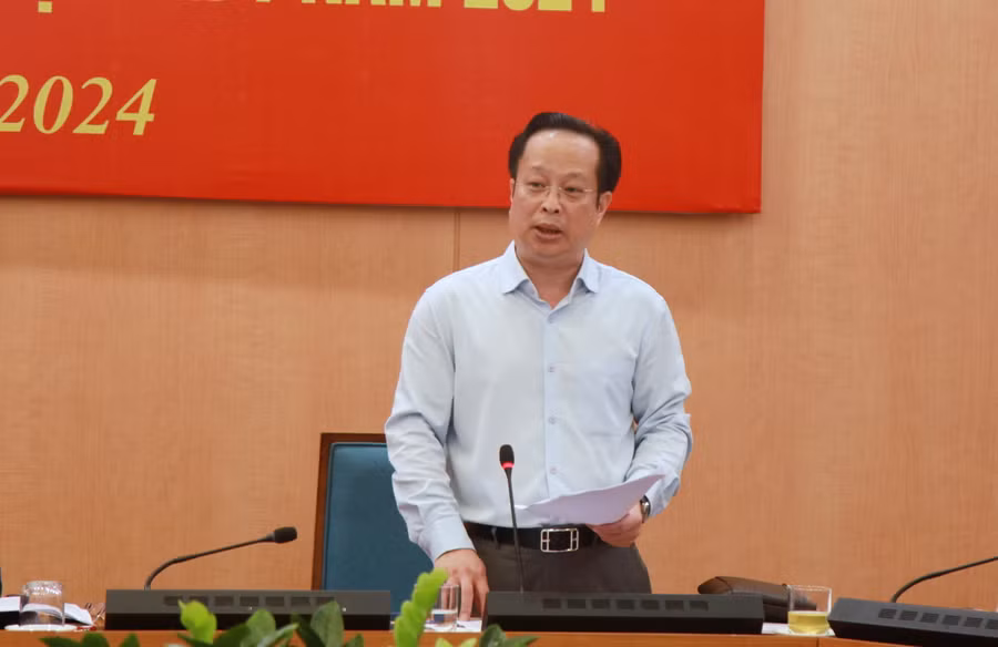 Giám đốc Sở GD&amp;ĐT Hà Nội Trần Thế Cương báo cáo với đoàn kiểm tra về công tác chuẩn bị của Ban chỉ đạo kỳ thi tốt nghiệp THPT thành phố Hà Nội.