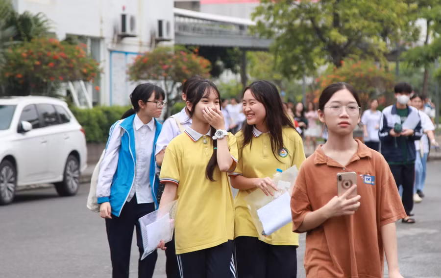 Hà Nội hiện có 4 trường chuyên và có lớp chuyên gồm THPT chuyên Hà Nội - Amsterdam, THPT chuyên Nguyễn Huệ, THPT Chu Văn An và THPT Sơn Tây.