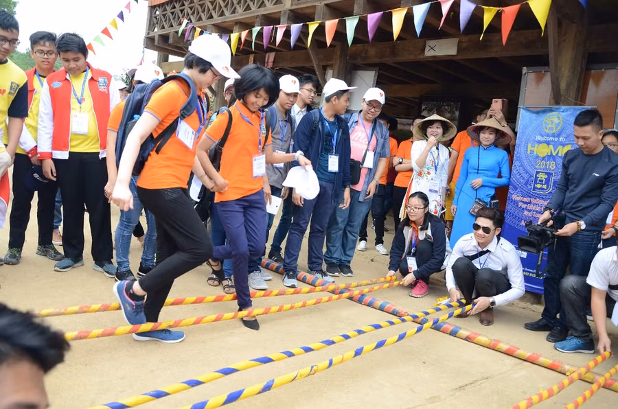 Học sinh quốc tế thích thú với các hoạt động trải nghiệm văn hóa Việt Nam ảnh 7