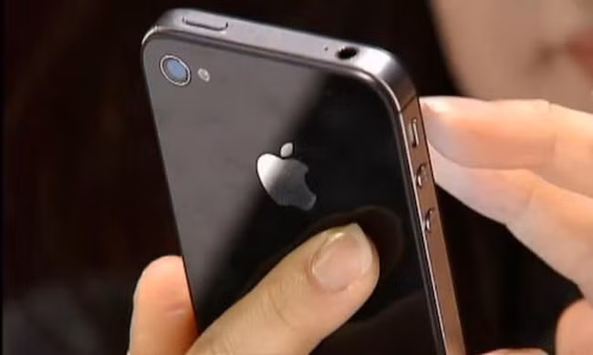 Apple bị kiện hàng loạt vì làm chậm iPhone