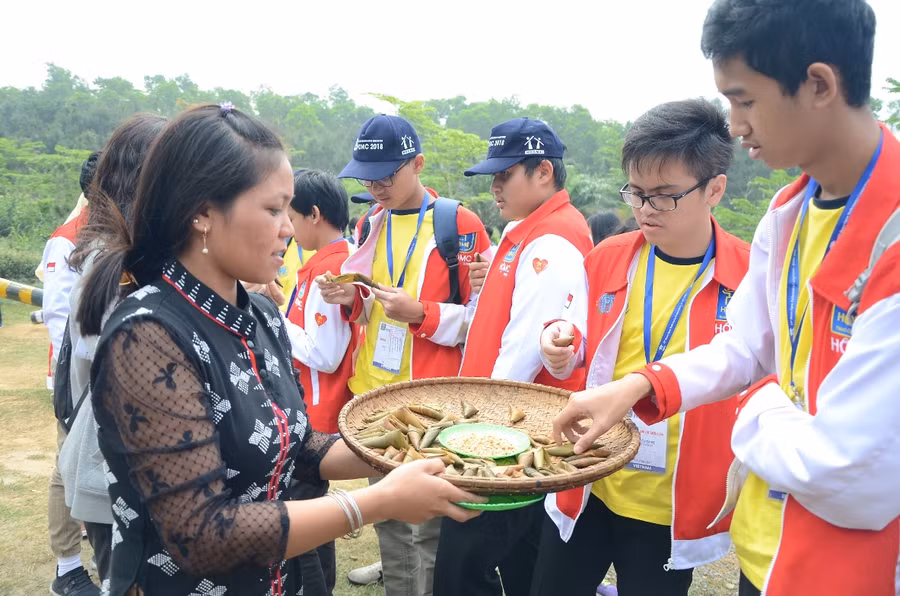 Học sinh quốc tế thích thú với các hoạt động trải nghiệm văn hóa Việt Nam ảnh 2