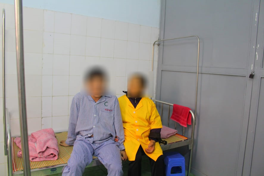 Cho rằng bị "ma hành", bệnh nhân Lê P. đã từng được gia đình cho đến nhà thầy cúng về để chữa. Cho rằng bị "ma hành", bệnh nhân Lê P. đã từng được gia đình cho đến nhà thầy cúng về để chữa.