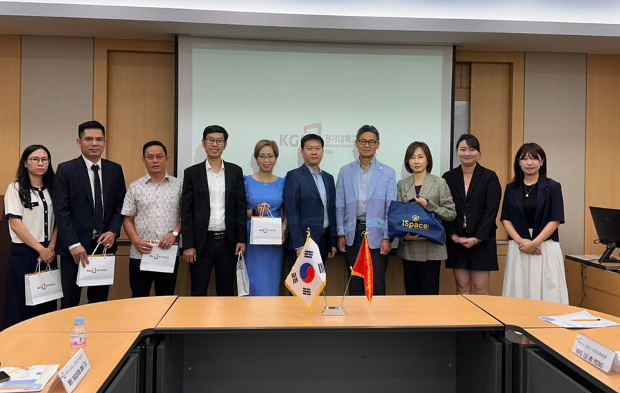 Đoàn công tác của Trường Cao đẳng An ninh mạng iSPACE chụp ảnh kỉ niệm cùng Trường Đại Học Kyonggi, Hàn Quốc. 