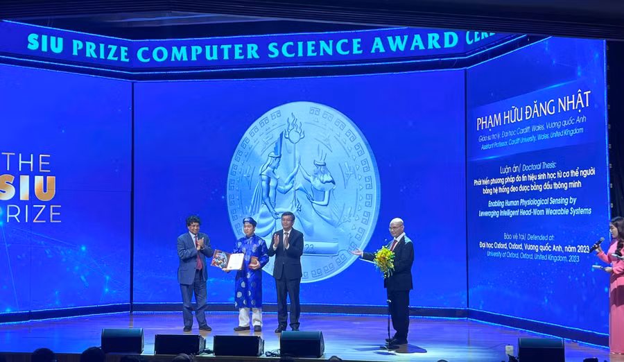 siu-prize-computer-science-mua-dau-tien2.jpg