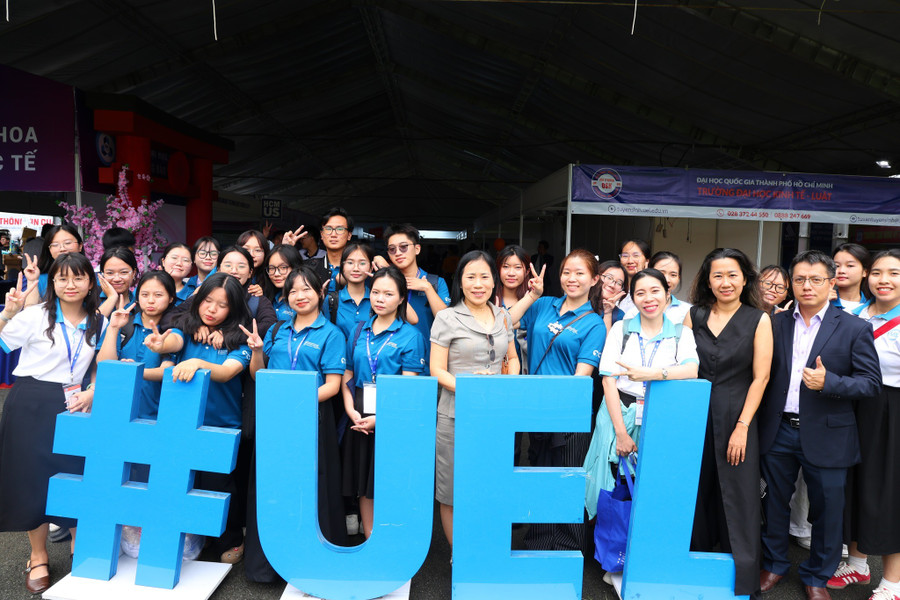 Ngày hội lựa chọn nguyện vọng tại TPHCM, ngày 19/7. Ảnh: UEL tsinh.jpg