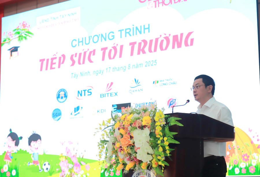Nhà báo Nguyễn Anh Tú, Phó Trưởng phụ trách Cơ quan Thường trú Báo Giáo dục và Thời đại tại TPHCM phát biểu tại chương trình. img-9680.jpg