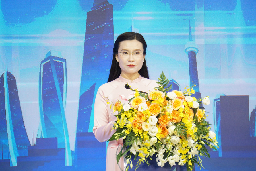 Chị Nguyễn Phạm Duy Trang - Bí thư TƯ Đoàn TNCS HCM phát biểu tại buổi lễ. dsc09163.jpg