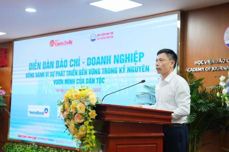 PGS.TS Nguyễn Thành Lợi – Tổng Biên tập Báo Kinh tế và Đô thị phát biểu khai mạc Diễn đàn. Ảnh: Báo KT&ĐT.