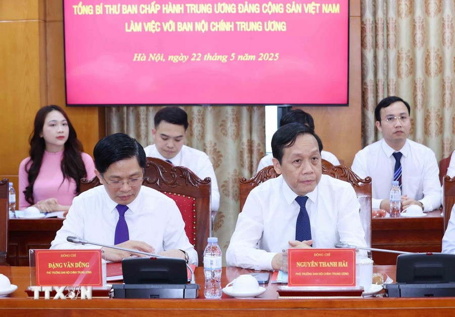 Các đồng chí lãnh đạo Ban Nội chính Trung ương tham dự buổi làm việc. (Ảnh: Phương Hoa/TTXVN). Các đồng chí lãnh đạo Ban Nội chính Trung ương tham dự buổi làm việc. (Ảnh: Phương Hoa/TTXVN).