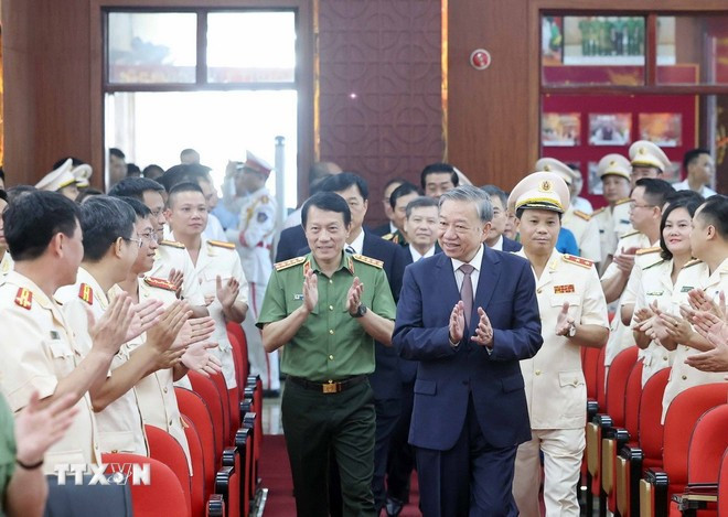 Tổng Bí thư Tô Lâm thăm đến thăm và làm việc với Cục Cảnh sát Hình sự, Bộ Công an. (Ảnh: Thống Nhất/TTXVN) Tổng Bí thư Tô Lâm thăm đến thăm và làm việc với Cục Cảnh sát Hình sự, Bộ Công an. (Ảnh: Thống Nhất/TTXVN)