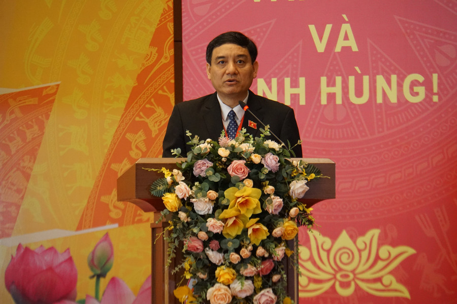 Ông Nguyễn Đắc Vinh - Chủ nhiệm Ủy ban Văn hóa và Xã hội chủ trì Đại hội lần thứ I của Ủy ban VH&XH. dsc08836.jpg