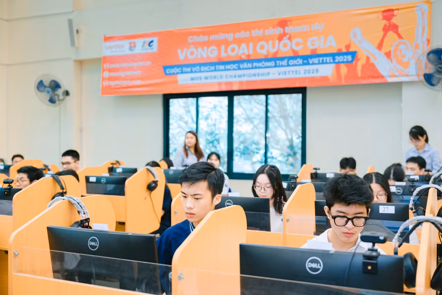 thi-sinh-tham-du-vong-loai-quoc-gia-moswc-viettel-2025.jpg