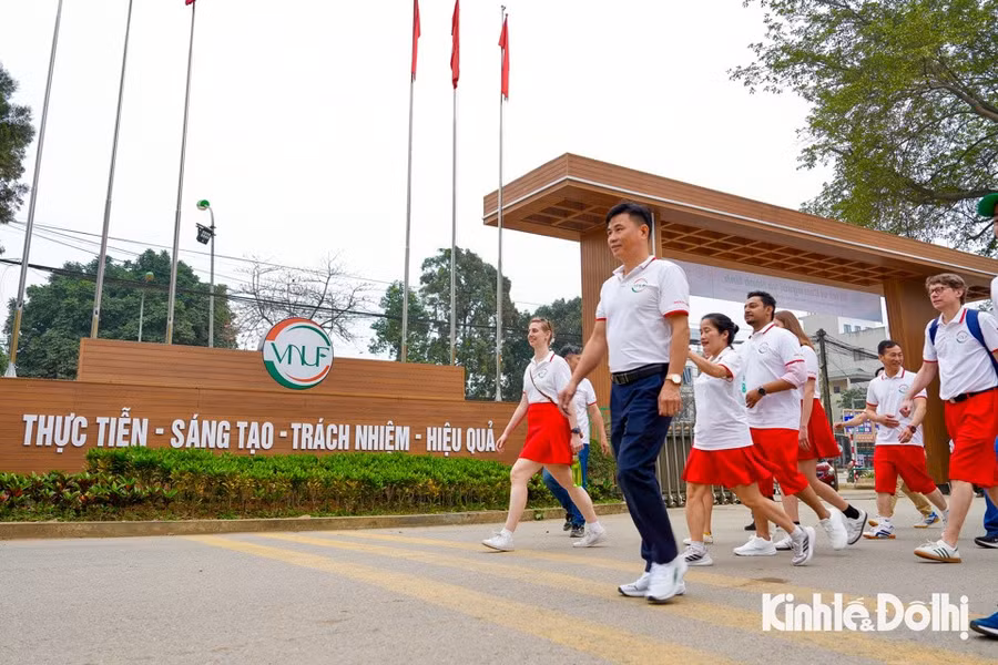 Sự kiện còn góp phần giáo dục, khơi dậy tinh thần trách nhiệm với môi trường trong thanh niên thông qua các hoạt động giao lưu, tìm hiểu về các mục tiêu phát triển bền vững và vai trò của rừng.