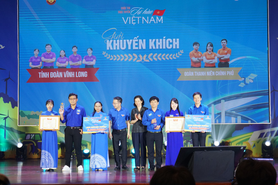 2 giải khuyến khích trị giá 5.000.000 đồng thuộc về Tỉnh đoàn Vĩnh Long và Đoàn Thanh niên Chính phủ. Ảnh: Lê Nghĩa. dsc09605.jpg