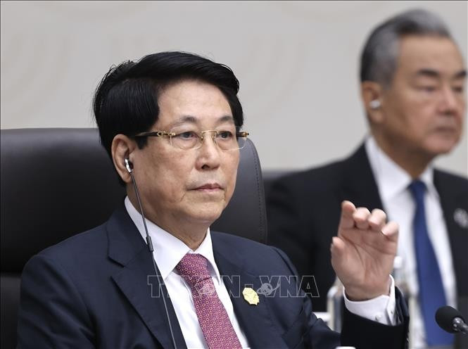 Chủ tịch nước Lương Cường dự Phiên họp thứ 2 Hội nghị Cấp cao APEC lần thứ 32. Ảnh: Lâm Khánh/TTXVN Chủ tịch nước Lương Cường dự Phiên họp thứ 2 Hội nghị Cấp cao APEC lần thứ 32. Ảnh: Lâm Khánh/TTXVN