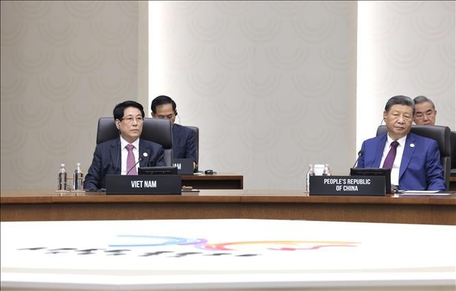 Chủ tịch nước Lương Cường dự Phiên họp thứ 2 Hội nghị Cấp cao APEC lần thứ 32. Ảnh: Lâm Khánh/TTXVN Chủ tịch nước Lương Cường dự Phiên họp thứ 2 Hội nghị Cấp cao APEC lần thứ 32. Ảnh: Lâm Khánh/TTXVN