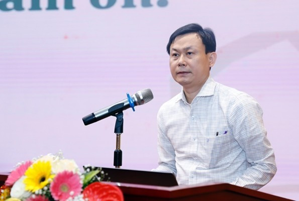 Ông Phùng Tuấn Anh, Phó phòng Quy hoạch và Giao đất phát biểu tại hội nghị. picture6.jpg