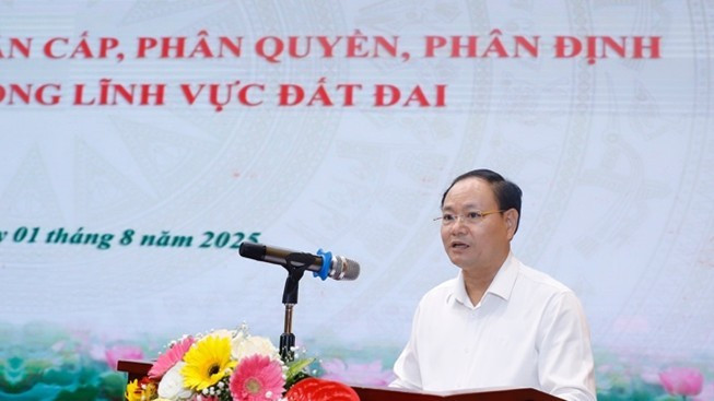 Thứ trưởng Lê Minh Ngân phát biểu tại Hội nghị tập huấn toàn quốc về phân cấp, phân quyền trong lĩnh vực đất đai. picture2.jpg