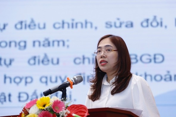 Bà Nguyễn Thị Minh Phương, Phó trưởng Phòng Kinh tế và Phát triển quỹ đất phát biểu tại hội nghị. picture7.jpg