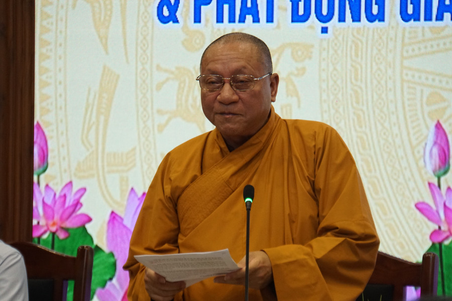 Hòa thượng Thích Gia Quang – Phó Chủ tịch Hội đồng Trị sự, Trưởng Ban Tổ chức Giải Báo chí Phật giáo phát biểu khai mạc buổi lễ. Ảnh: Lê Nghĩa. dsc08988.jpg
