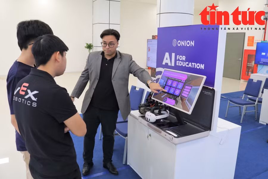 Các doanh nghiệp giới thiệu sản phẩm, xúc tiến hợp tác trong lĩnh vực bán dẫn, AI.