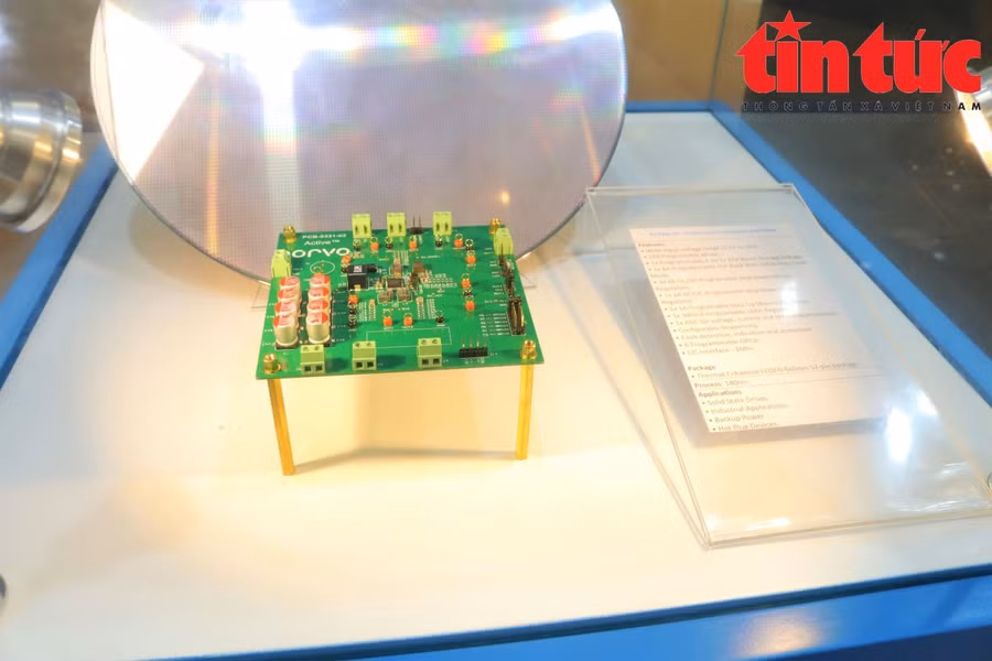 Chip bán dẫn được trưng bày trong khuôn khổ chương trình.