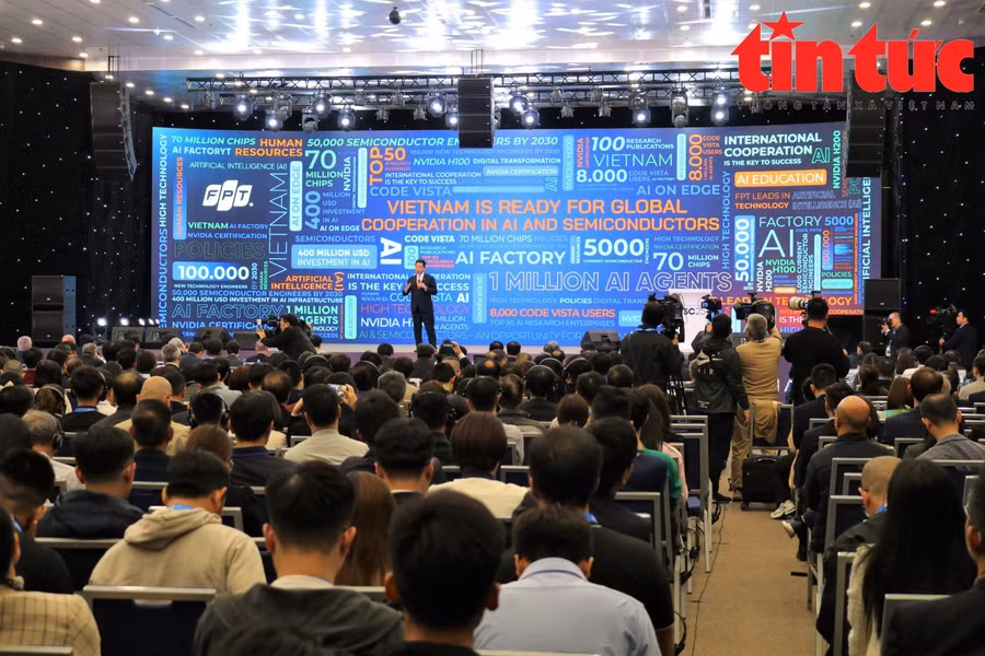 Các chuyên gia, lãnh đạo doanh nghiệp trao đổi tại diễn đàn.