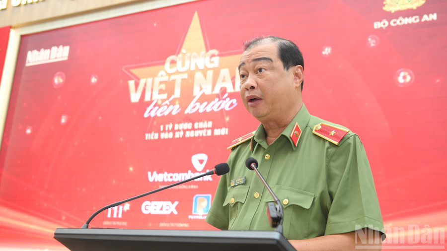 Thiếu tướng Lê Hồng Hiệp, Phó Cục trưởng Cục Công tác chính trị phát biểu tại buổi họp báo. (Ảnh: THẾ ĐẠI). Thiếu tướng Lê Hồng Hiệp, Phó Cục trưởng Cục Công tác chính trị phát biểu tại buổi họp báo. (Ảnh: THẾ ĐẠI).