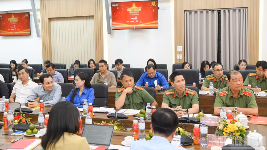 Các đại biểu tham dự buổi họp báo. (Ảnh: THẾ ĐẠI).