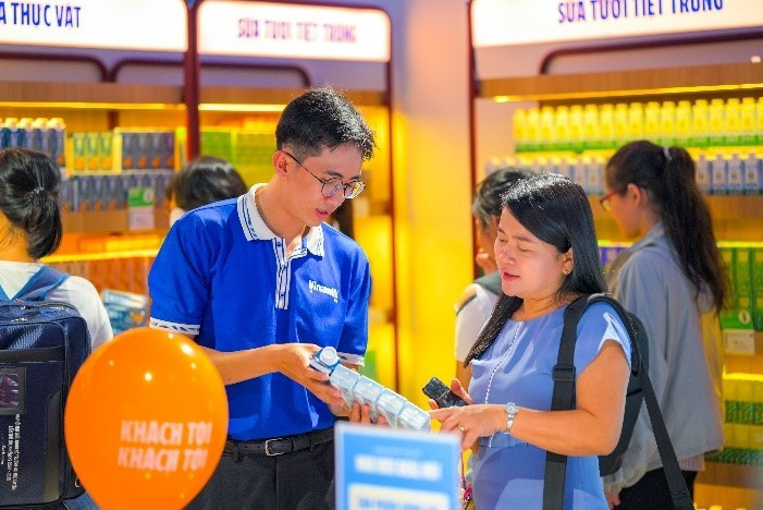Vinamilk tăng trưởng doanh thu quý 3 tại thị trường trong nước nhờ tăng độ phủ cửa hàng; sản phẩm mới và đa dạng cách tiếp cận người tiêu dùng. Ảnh: Vi Nam picture1-7975.jpg