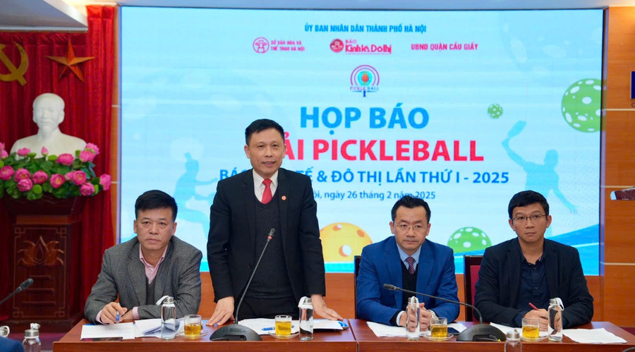 Ông Nguyễn Thành Lợi - Tổng biên tập Báo Kinh tế và Đô thị, Trưởng Ban tổ chức phát biểu tại buổi họp báo (Ảnh: Lê Nghĩa)