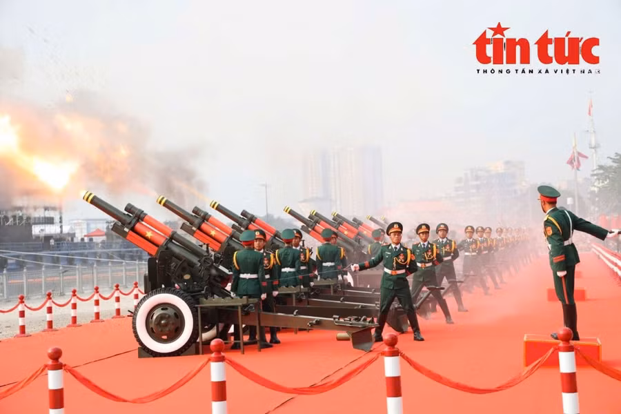 Hơn 230 cán bộ, chiến sĩ Lữ đoàn 96 đã không quản ngại vất vả, miệt mài luyện tập để có màn khai hỏa đại bác ấn tượng.