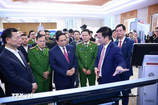 Thủ tướng Phạm Minh Chính tham quan trưng bày về phát triển khoa học, công nghệ, đổi mới sáng tạo và chuyển đổi số. (Ảnh: Dương Giang/TTXVN) Thủ tướng Phạm Minh Chính tham quan trưng bày về phát triển khoa học, công nghệ, đổi mới sáng tạo và chuyển đổi số. (Ảnh: Dương Giang/TTXVN)