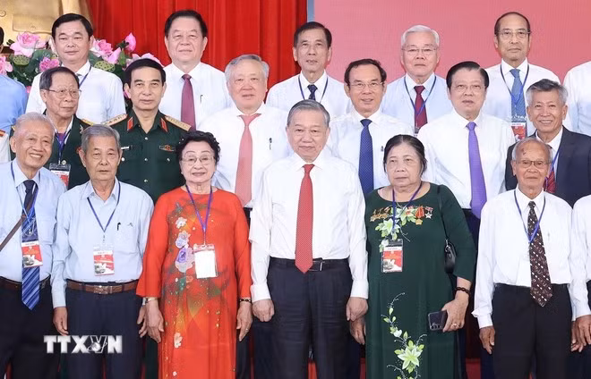 Tổng Bí thư Tô Lâm và các đại biểu. (Ảnh: Thống Nhất/TTXVN)