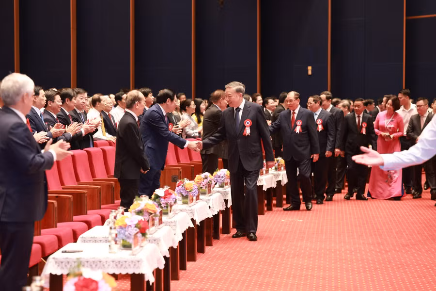 Tổng Bí thư Tô Lâm và các đại biểu dự Lễ kỷ niệm. Ảnh: Hải Nguyễn/ Báo Lao động