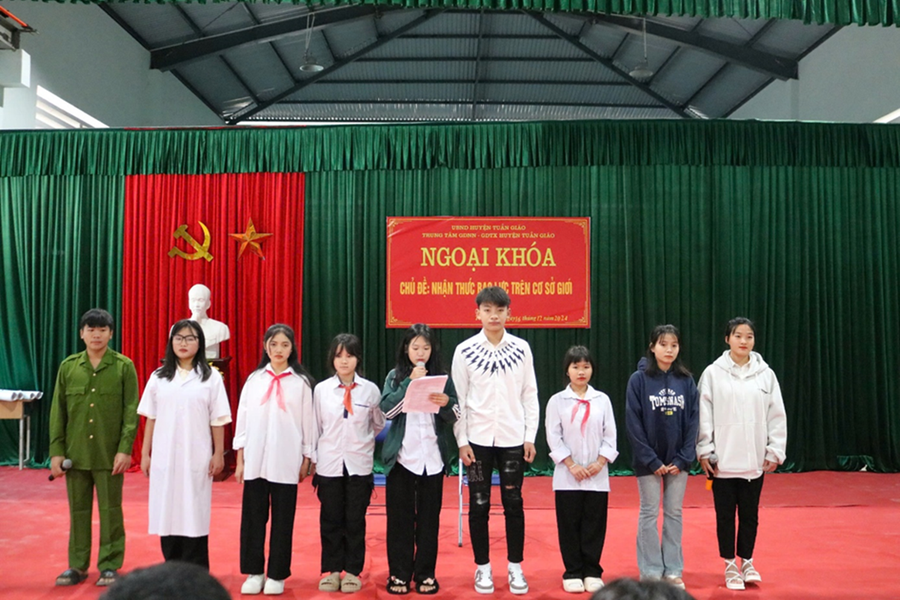 Vở kịch “Vòng xoáy của nỗi đau”. Ảnh: Trung tâm GDNN-GDTX Tuần Giáo. unnamed-1.png