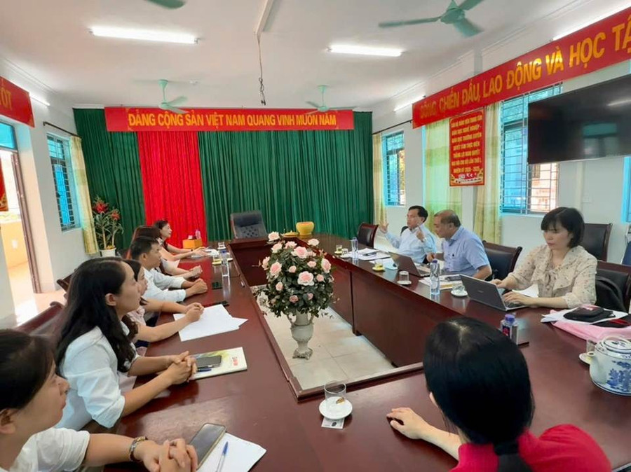 Đoàn khảo sát làm việc tại Trung tâm GDNN-GDTX Tuần Giáo. Ảnh: Trung tâm GDNN-GDTX Tuần Giáo. unnamed.jpg