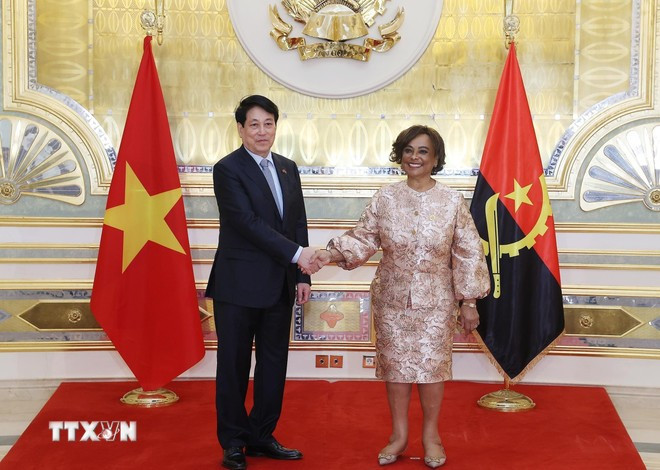 Chủ tịch nước Lương Cường hội kiến Chủ tịch Quốc hội Angola Carolina Cerqueira. (Ảnh: Lâm Khánh/TTXVN)