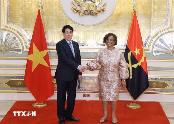 Chủ tịch nước Lương Cường hội kiến Chủ tịch Quốc hội Angola Carolina Cerqueira. (Ảnh: Lâm Khánh/TTXVN)