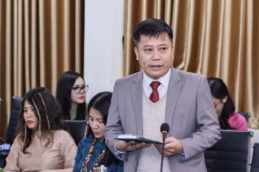 Nhà báo Nguyễn Anh Tuấn, Trưởng Văn phòng Bắc Trung bộ, tham luận tại Đại hội. (Ảnh: Quang Vinh)