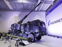 Pháo tự hành bánh lốp do Rheinmetall sản xuất.