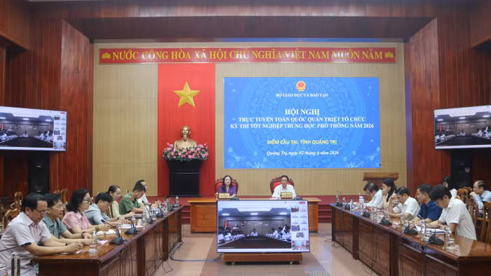 Đại biểu tại điểm cầu Quảng Trị tham dự Hội nghị trực tuyến toàn quốc quán triệt tổ chức Kỳ thi tốt nghiệp THPT.