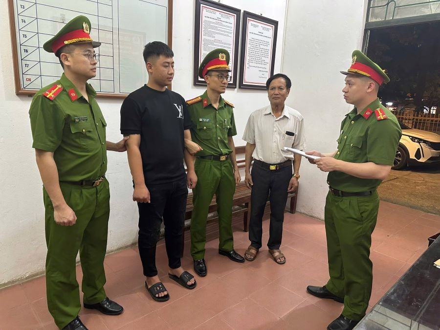 Cơ quan CSĐT Công an tỉnh Phú Thọ ra lệnh giữ người trong trường hợp khẩn cấp, lệnh bắt người bị giữ trong trường hợp khẩn cấp đối với Hoàng Hải Long: (Ảnh: CAT Phú Thọ)