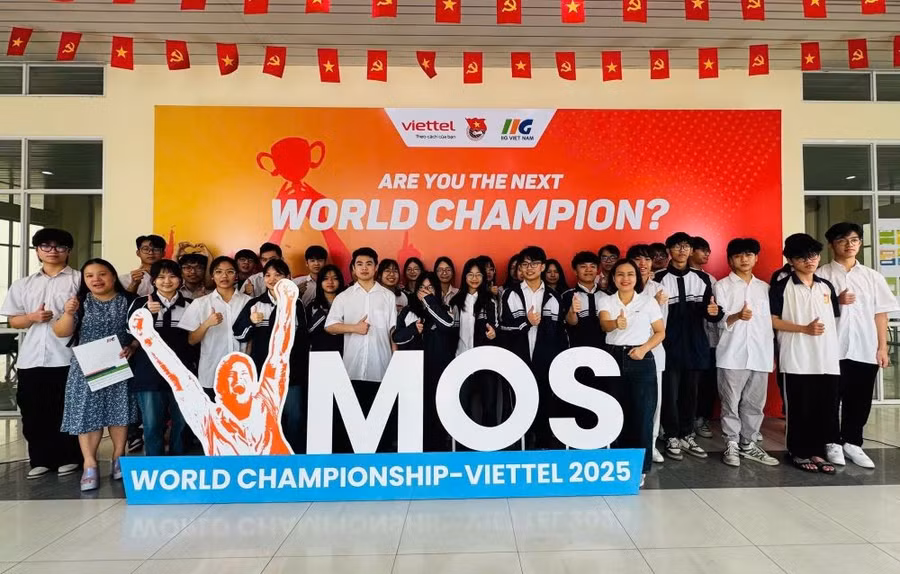Học sinh Trường THPT Chuyên Hùng Vương (Phú Thọ) tham gia cuộc thi Vô địch Tin học văn phòng thế giới (MOSWC) - Viettel 2025.