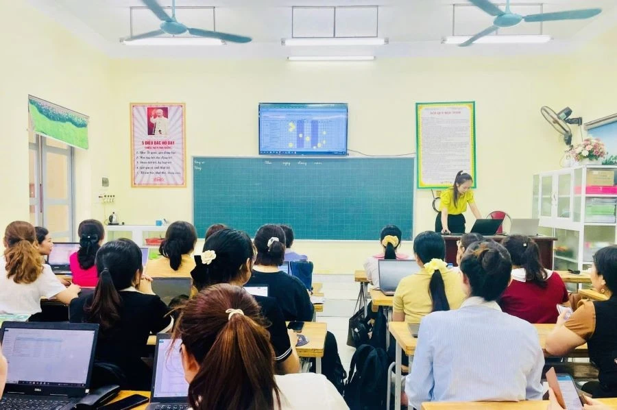 Đội ngũ cán bộ quản lý và giáo viên cốt cán đến từ các Phòng GD&ĐT huyện, thành phố cùng các trường tiểu học trên địa bàn tỉnh Tuyên Quang dự lớp tập huấn.