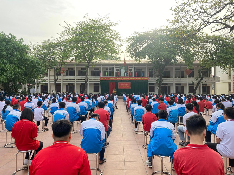 Trường THCS Sa Đéc tổ chức hoạt động ngoại khóa tuyên truyền quản lý, sử dụng vũ khí vật liệu cháy nổ và công cụ hỗ trợ. 6-sa-dec.jpg
