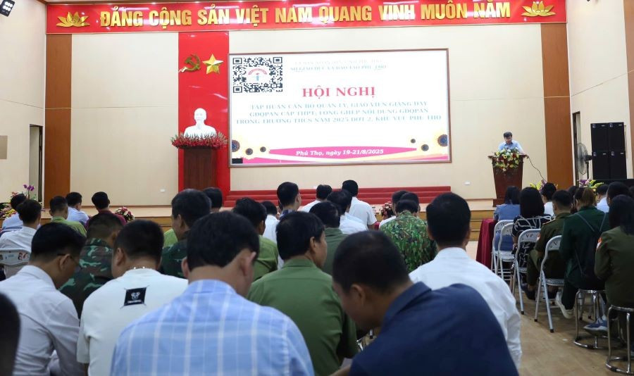 Quảng cảnh hội nghị.