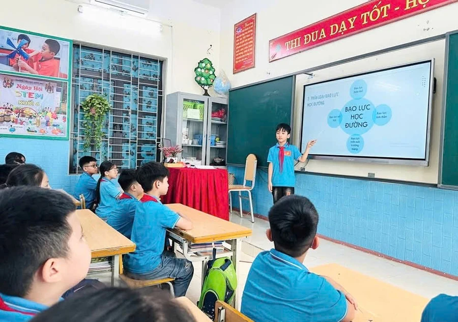 Trường Tiểu học Cao Xá (huyện Lâm Thao) ứng dụng công nghệ thông tin trong dạy học.