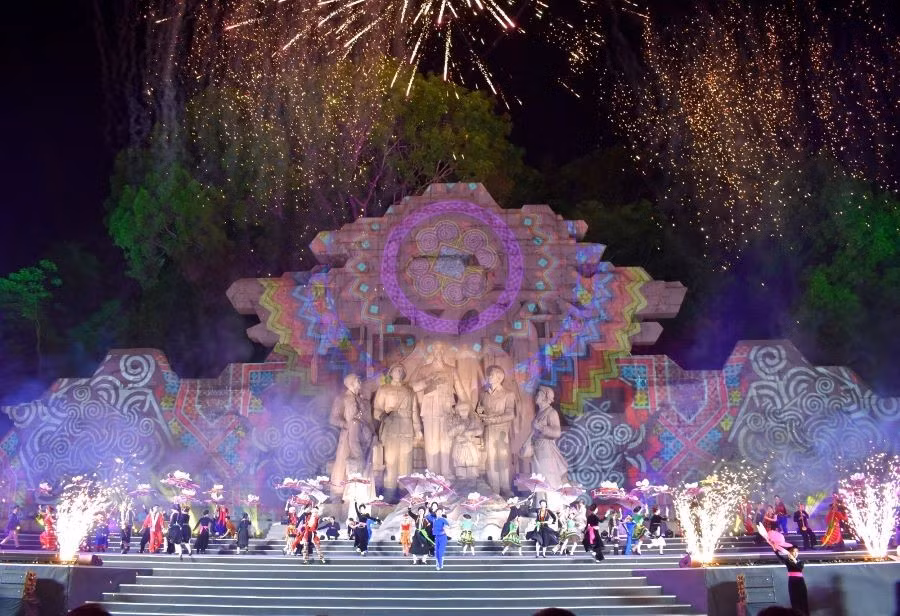 Tiết mục văn nghệ đặc sắc tại Lễ khai mạc Năm Du lịch Tuyên Quang 2024.